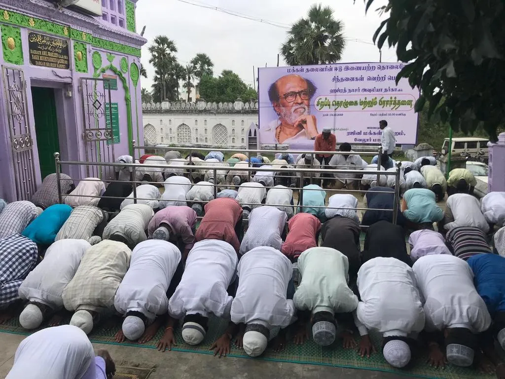 Citizenship bill opinion ... Rajinikanth fans doing special Prayer